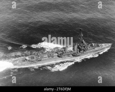 USS Farragut (DD-348) in mare nell'agosto 1944 Foto Stock