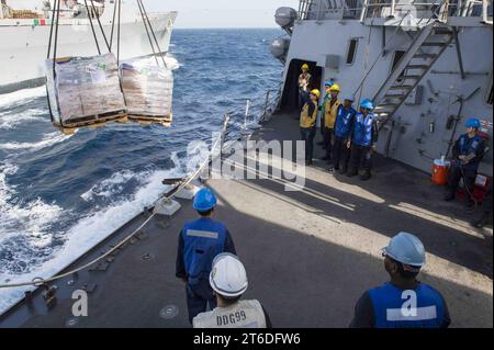 USS Farragut (DDG 99) 150528 Foto Stock