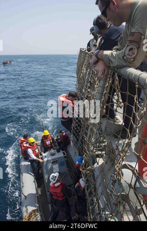 USS Farragut (DDG 99) 150710 Foto Stock