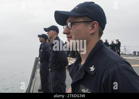 La USS Farragut parte da Salalah 150823 Foto Stock