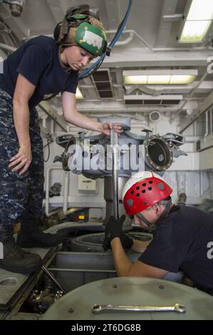 USS Farragut Operations 150706 Foto Stock