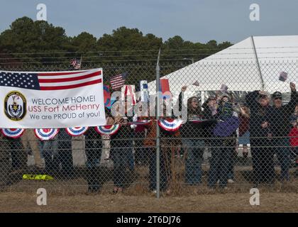 USS Fort McHenry - ritorno a casa 121130 Foto Stock