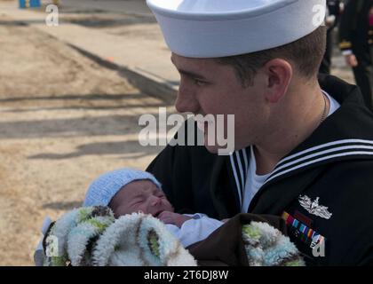 USS Fort McHenry - ritorno a casa 121130 Foto Stock