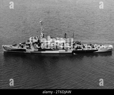 USS Fowler (DE-222) all'ancora a Sandy Hook Bay, New Jersey (USA), il 22 luglio 1944 Foto Stock