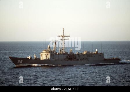 USS Gallery (FFG-26) in corso nel Golfo Persico il 1° novembre 1987 Foto Stock