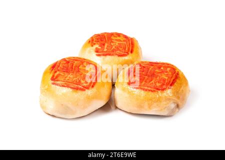 Torta di luna cinese isolata su sfondo bianco. Foto Stock