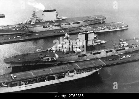 USS Langley (CV-1), l'USS Saratoga (CV-3) e USS Lexington (CV-2) ancorata al Puget Sound Naval Shipyard, circa 1930 Foto Stock