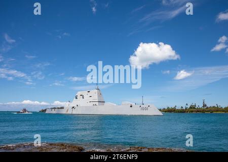 USS Michael Monsoor (DDG-1001) arriva a Pearl Harbor per RIMPAC 2022 2 Foto Stock