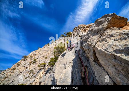 Arrampicata su Trad al monte Puig Campana, Finestrat Alicante, Spagna Foto Stock