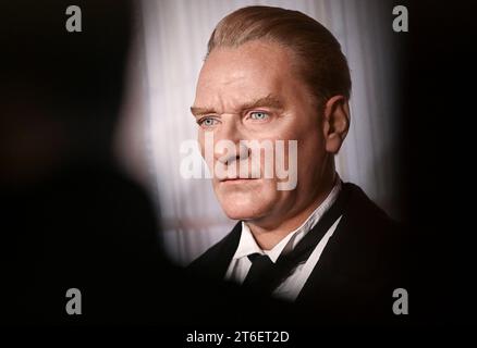 Berlino, Germania. 9 novembre 2023. La figura di cera di Kemal Atatürk, fondatore della Repubblica turca, è presentata al Madame Tussauds di Berlino. Crediti: Jens Kalaene/dpa/Alamy Live News Foto Stock