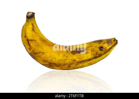 Banana marcio isolato su sfondo bianco, Clipping path Foto Stock