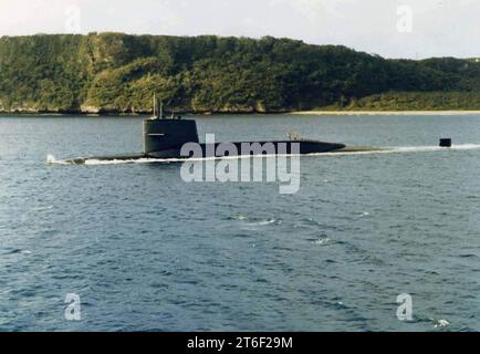 USS Patrick Henry (SSBN-599) in corso off Guam 1976 Foto Stock