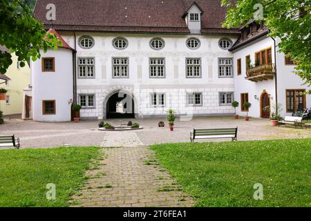 Castello di Helfenstein, castello di Wiesensteig, castello residenziale degli Helfenstein, edificio sala banchetti, ala sud, cortile interno, dipinto Foto Stock