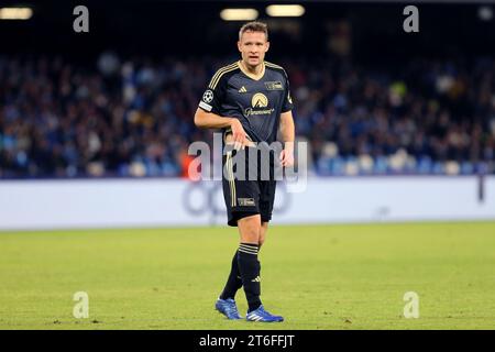 Paul Jaeckel del FC Union Berlin guarda allo Stadio Maradona il 9 novembre 2023 a Napoli, in Italia, in occasione dei UEFA Champions Leaguematch tra SSC Napoli e FC Union Berlin . Foto Stock