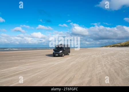 Camper Experience, camper per per 16 chilometri sulla spiaggia, Blokhus, Jammerbugt, Jammerbugt, Nordjylland, Jutland, costa del Mare del Nord, Danimarca Foto Stock