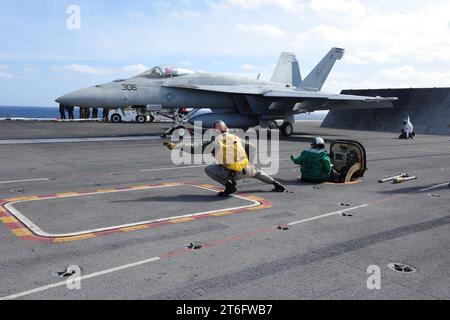 USS Theodore Roosevelt operazioni 150312 Foto Stock