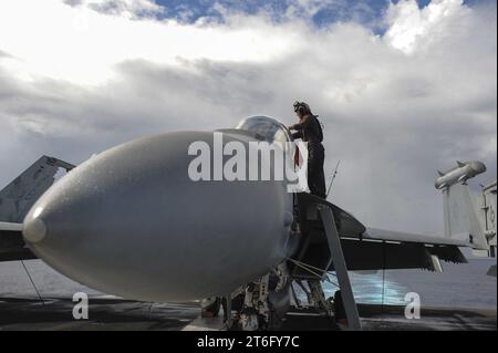 USS Theodore Roosevelt operazioni 151013 Foto Stock