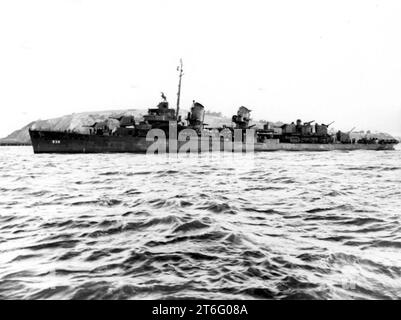 USS Trathen (DD-530) al largo del cantiere navale di Mare Island il 4 agosto 1943 Foto Stock