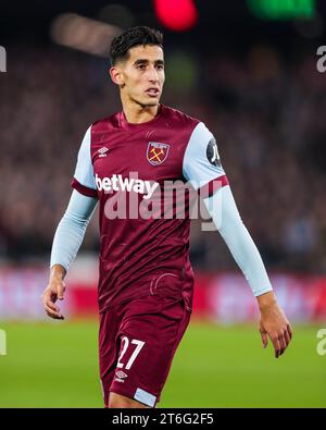 Londra, Regno Unito. 10 novembre 2023. Nayef Aguerd del West Ham United in azione durante la partita del West Ham United FC contro Olympiakos FC UEFA Europa League gruppo A allo Stadio di Londra, Inghilterra, Regno Unito il 9 novembre 2023 Credit: Every Second Media/Alamy Live News Foto Stock