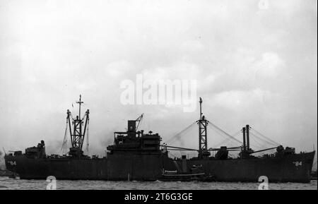 USS Waukesha (AKA-84) a New York City (USA), circa da gennaio a febbraio 1945 (L45-303.04.01) Foto Stock