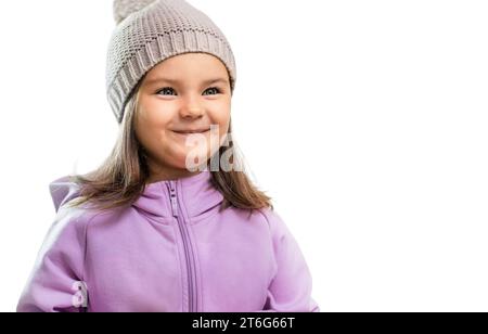Ritratto del bambino in abiti caldi e un cappello isolato sullo sfondo bianco Foto Stock
