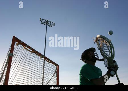 Lacrosse goalie durante il gioco di campionato Foto Stock