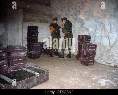 Ricreazione di una scena della seconda Guerra Mondiale, Chislehurst Caves, Regno Unito Foto Stock