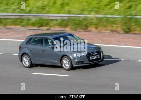 2018 Audi A3 se Technik TFSI 115 Start/Stop Grey Car Hatchback benzina 999 cc; viaggia a velocità sostenuta sull'autostrada M6 a Greater Manchester, Regno Unito Foto Stock