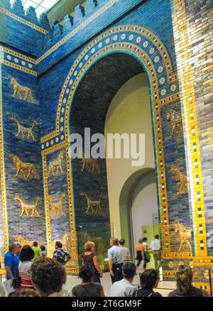 Germania, Berlino; porta di Ischtar nel museo di Pergamo, sull'isola dei musei. Foto Stock