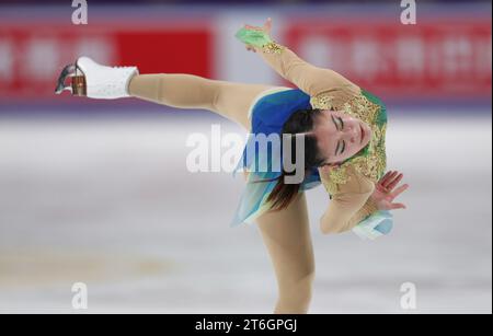 Chongqing. 10 novembre 2023. Watanabe Rinka del Giappone si esibisce durante il programma corto femminile al Cup of China ISU Grand Prix of Figure Skating 2023 nel sud-ovest della Cina, comune di Chongqing, 10 novembre 2023. Crediti: Xu Yanan/Xinhua/Alamy Live News Foto Stock