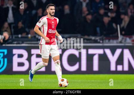 Amsterdam, Paesi Bassi. 9 novembre 2023. AMSTERDAM, PAESI BASSI - 9 NOVEMBRE: Josip Sutalo dell'AFC Ajax passa il pallone durante la partita di UEFA Europa League 2023/24 gruppo B tra l'AFC Ajax e il Brighton & Hove Albion alla Johan Cruyff Arena il 9 novembre 2023 ad Amsterdam, Paesi Bassi. (Foto di Joris Verwijst/Orange Pictures) credito: Orange Pics BV/Alamy Live News Foto Stock