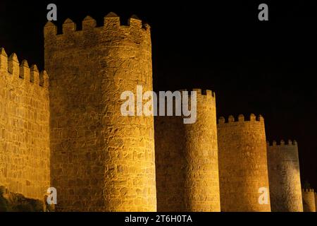 Bastioni della città fortificata di Avila, Spagna Foto Stock