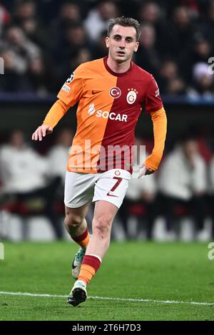 MONACO DI BAVIERA, GERMANIA - 8 NOVEMBRE: Kerem Akturkoglu del Galatasaray durante la partita di UEFA Champions League tra FC Bayern Monaco e Galatasaray A.S. Foto Stock