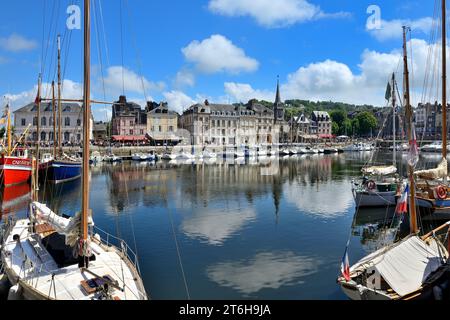 Vieux Bassin, Old Harbour, St Catherine's Quay, Honfleur, Calvados, basse Normandie, Normandia, Francia, Europa Foto Stock