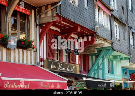 Vecchie case in legno, Quai Saint-Etienne, Calvados, basse Normandie, Normandia, Francia, Europa Foto Stock