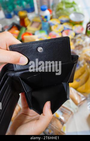 Kosten für Lebensmittel steigen durch die inflation, BLF *** i costi alimentari aumentano bruscamente a causa dell'inflazione, BLF 07009960 x Credit: Imago/Alamy Live News Foto Stock