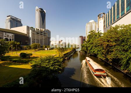 Thailandia, Bangkok, Klong tra Asoke e Phanfa Bride Pier Foto Stock