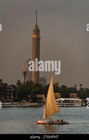 Egitto, Cairo, Nilo con skyline Foto Stock