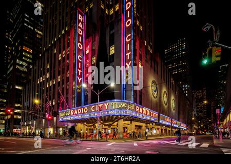 Radio City Music Hall di notte, New York City, Nord America, Stati Uniti, USA Foto Stock