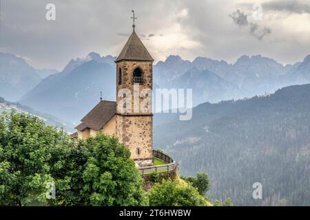 Italia, Veneto, provincia di Belluno, Comelico superiore, chiesa di San Leonardo in Casamazzagno Foto Stock