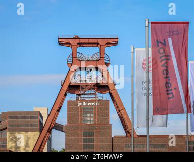 Essen, zona della Ruhr, Renania Settentrionale-Vestfalia, Germania - Zeche Zollverein, patrimonio dell'umanità dell'UNESCO, Zollverein, Foerderturm. Foto Stock