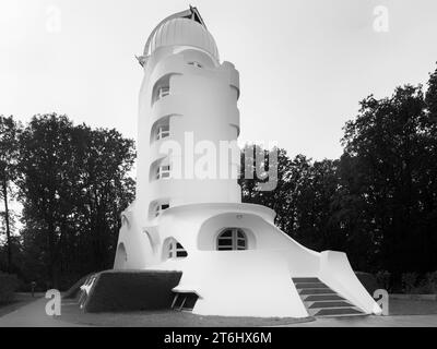 Torre Einstein sul Telegrafenberg a Potsdam dopo la ristrutturazione del 2023 Foto Stock