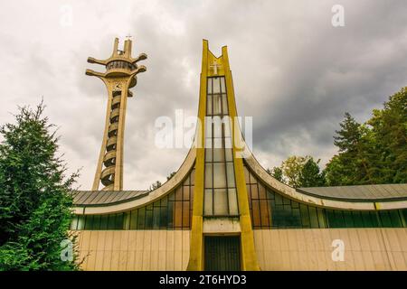 Cattedrale di San Bonaventura a Banja Luka, Republika Srpska, Bosnia ed Erzegovina. Chiamata anche Katedrala SV Bonaventure, fu costruita negli anni '1970 Foto Stock