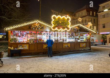 Germania, Baden-Württemberg, Durlach, mercatino di Natale. Foto Stock