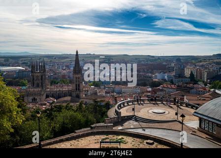 Vista dalla collina del castello, Castillo, sulla città con la cattedrale e la piattaforma panoramica, Burgos, provincia di Burgos, Castiglia-León, Spagna Foto Stock