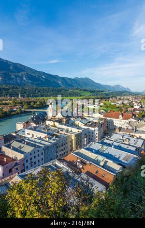 Rattenberg, centro storico di Rattenberg, River Inn in Alpbachtal, Tirolo, Austria Foto Stock