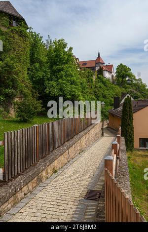 Chiesa di Gangolf e Torre di Gangolf nel centro storico di Hollfeld, comune di Hollfeld, Svizzera franconica, contea di Bayreuth, alta Franconia, Baviera, Germania Foto Stock