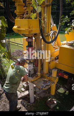 un pozzo a casa, un pozzo in campagna, geodesia, Foto Stock