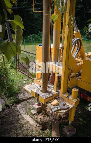 un pozzo a casa, un pozzo in campagna, geodesia, Foto Stock