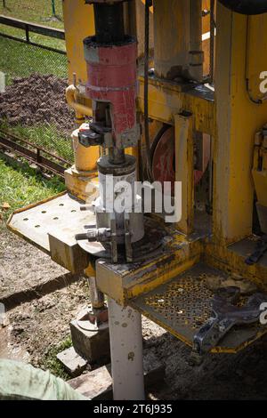 un pozzo a casa, un pozzo in campagna, geodesia, Foto Stock